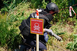 Зображення до посту: У Донецькій громаді трактор підірвався на вибухівці