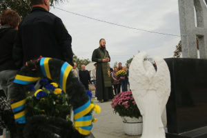 Зображення до посту: У Грозі вшанували загиблих внаслідок російського ракетного удару рік тому