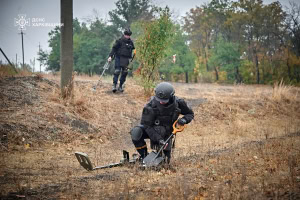 Зображення до посту: В Ізюмі внаслідок вибуху міни загинули двоє чоловіків, ще один у лікарні