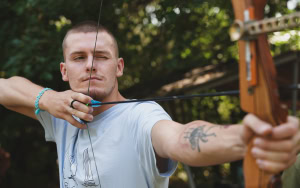 Зображення до посту: Реабілітація стрільбою з лука: як відновлюються захисники у Харкові — фото