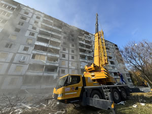 Зображення до посту: У 9-поверхівку в Харкові влучила авіабомба: є поранені