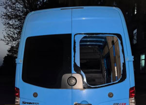 Зображення до посту: В Івашках від атаки дрона постраждали четверо людей, серед них двоє волонтерів