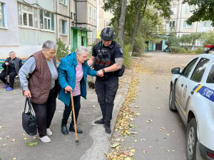 Зображення до посту: Поліція за день евакуювала з обстрілюваних громад  Куп’янщини близько 30 цивільних