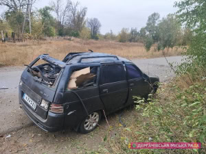 Зображення до посту: Російський дрон атакував автомобіль у Козачій Лопані: троє постраждалих