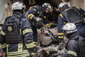 Зображення до посту: З-під завалів у Харкові дістали загиблого 15-річного хлопчика