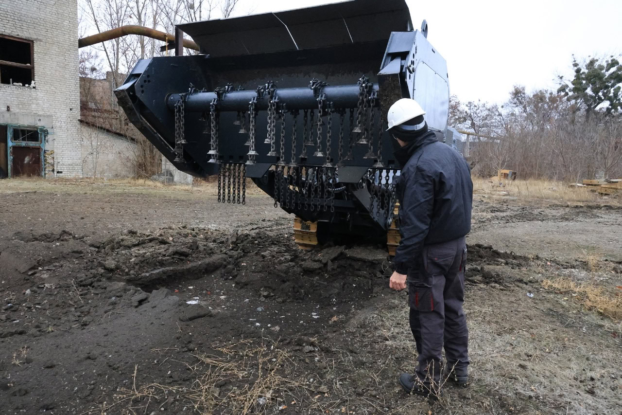 Зображення до:  Харківські розробники випустили нову машину для розмінування МР-5100: фото