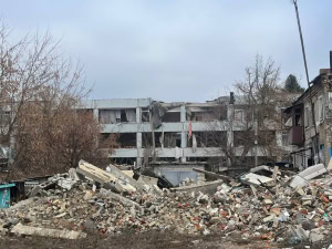 Зображення до посту: Російська армія скинула КАБ на школу у Великому Бурлуці