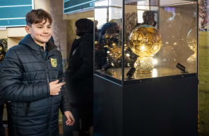 Зображення до посту: Селфі із «Золотим м’ячем» між тривогами: як у Харкові «візуалізували мрію» — відео