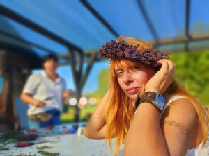 Зображення до посту: «Бачите, як наше місто «популярне»: волонтерка з Куп’янська переганяє авто з-за кордону для ЗСУ