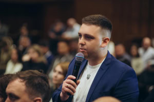 Зображення до посту: Справа про «єВідновлення» в Ізюмі: ексзаступник МВА Максим Стрельник відкидає звинувачення у зловживаннях