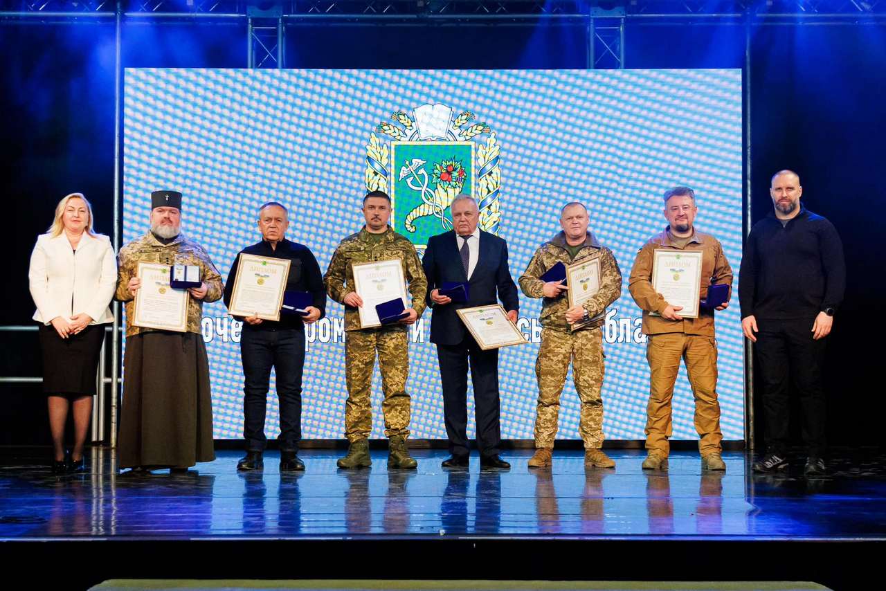 Зображення до:  Військові та архієпископ стали почесними громадянами Харківської області