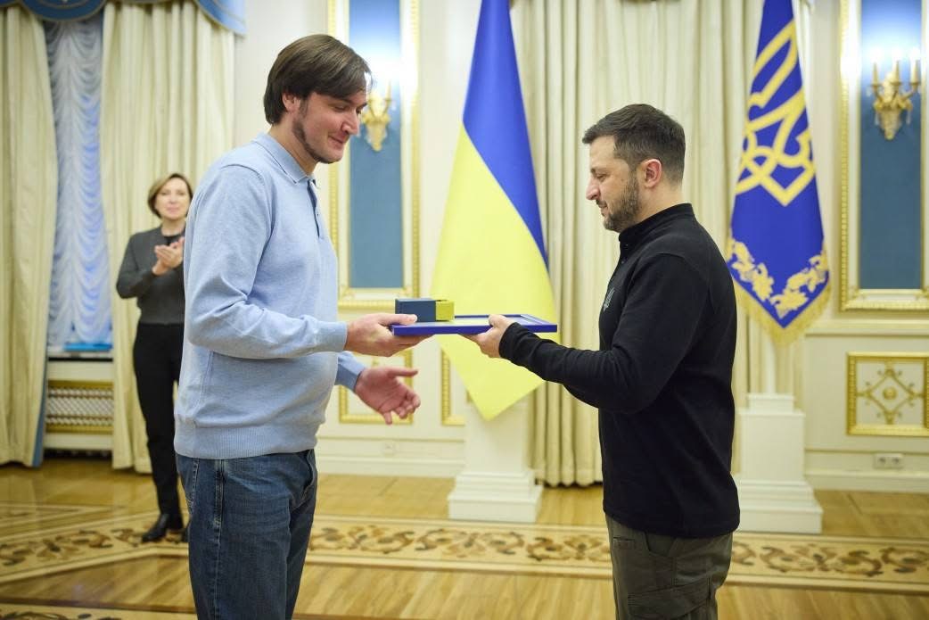 Зображення до:  Зеленський відзначив харківських волонтерів: фото