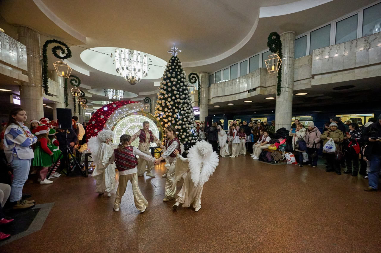 Article День Святого Миколая у харківському метро: фото