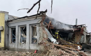 Зображення до посту: Ракетний удар по Златополю на Харківщині: серед поранених — комунальники