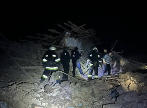 Зображення до посту: Російська авіація тричі за день обстріляла Золочів: загинув чоловік