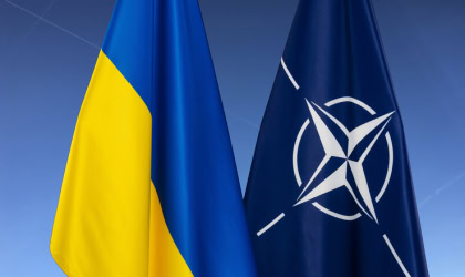 Вступ України до НАТО без окупованих територій підтримали 47% українців — опитування ukraine-nato-flags-2_rdax_775x440s