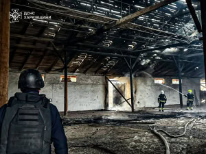 Зображення до посту: Російський агресор вдарив по Богодухову: спалахнула пожежа — фото