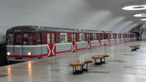 Зображення до посту: Експериментальне фарбування в метро: у міськраді прокоментували вибір кольору і ціну питання