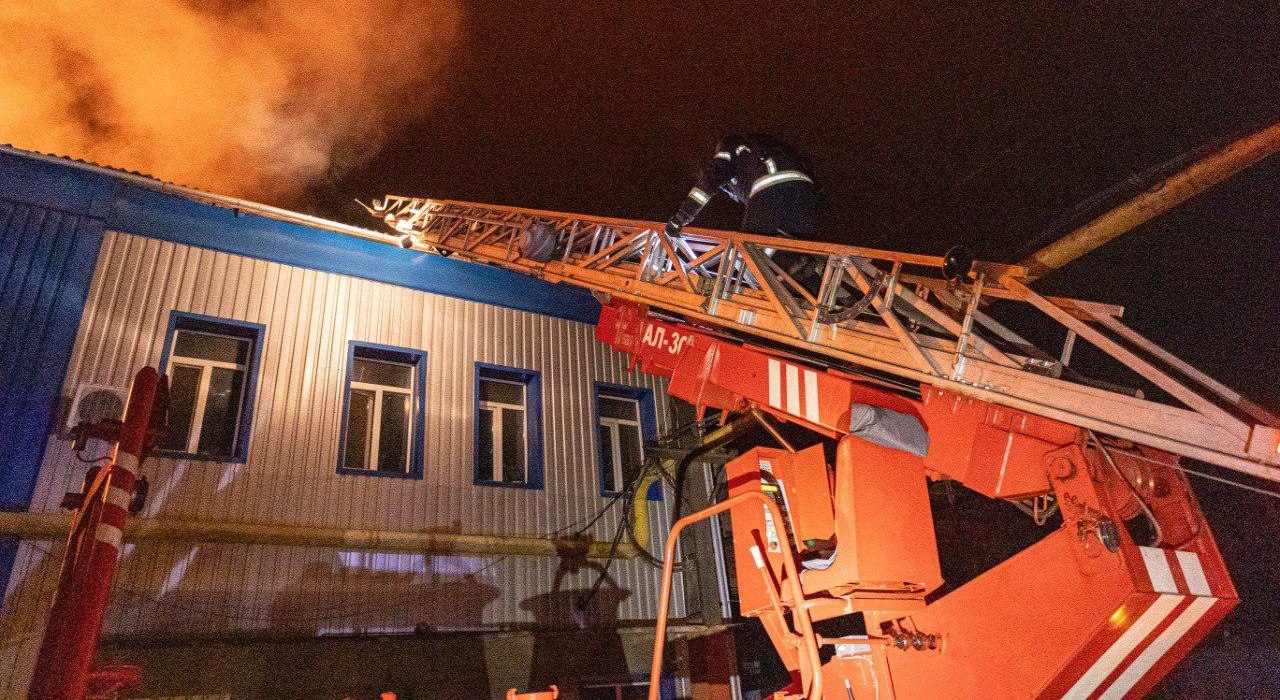 Зображення до:  Від удару по Харкову постраждали жінка та дитина. Фото і відео наслідків