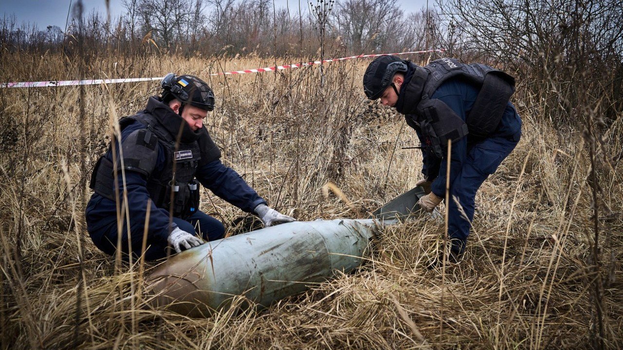 Зображення до:  У Старосалтівській громаді підірвали 500-кілограмову авіабомбу: фото, відео