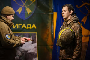 Зображення до посту: Оператора дронів з Харкова відзначили «Золотим хрестом»