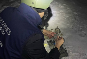 Зображення до посту: Авіабомба зруйнувала дім у Дергачівській громаді, «шахеди» атакували Близнюки