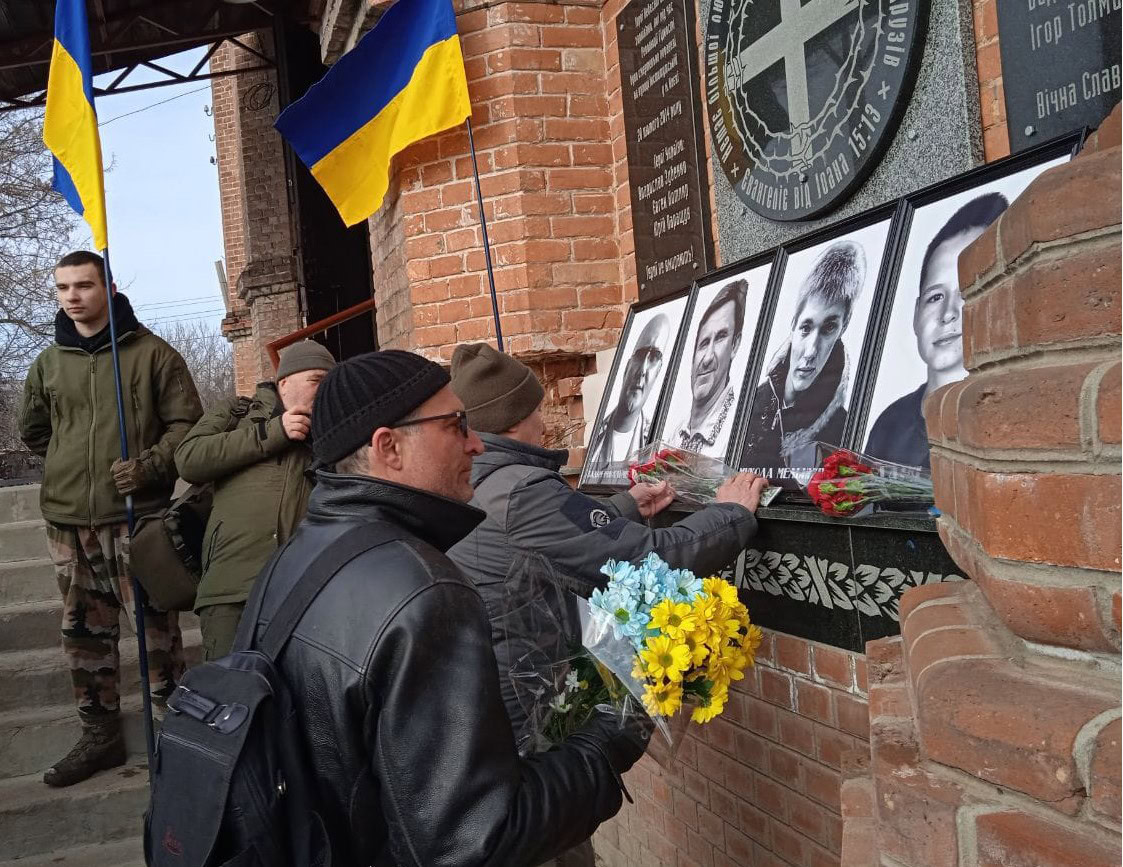 Зображення до:  Десяті роковини: в Харкові вшанували загиблих внаслідок теракту біля Палацу спорту