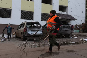 Зображення до посту: Удар по Ізюму: під завалами є людина, стало відомо, що зруйновано