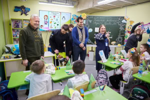 Зображення до посту: У Харкові за підтримки ООН відкрили підземну школу, приїжджав пес Патрон