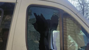 Зображення до посту: Від обстрілів на Куп’янщині поранено цивільного, пошкоджене авто швидкої допомоги