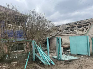 Зображення до посту: Російська армія завдала авіаударів по Купʼянську: одна з бомб влучила у 5-поверхівку