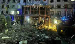 Зображення до посту: Російська ракета влучила у готель у Кривому Розі: триває рятувальна операція