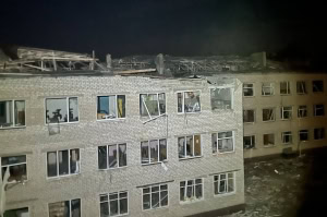 Зображення до посту: Балаклію атакували «шахеди»: горів ліцей, пошкоджені будинки та установи