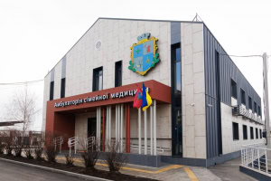 Зображення до посту: З підйомником та альтернативним живленням: у Дергачах відбудували зруйновану амбулаторію