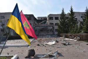 Зображення до посту: Російська армія знищила ліцей та Алею слави в Печенігах