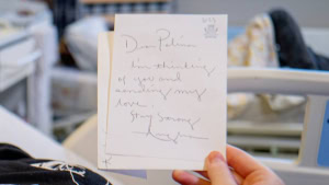 Зображення до посту: Анджеліна Джолі підтримала дівчинку з Ізюма, тяжко поранену від обстрілу