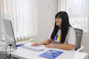 Зображення до посту: Зарплати до 60 тис. грн: на Харківщині шукають лікарів, адміністраторів та архітекторів