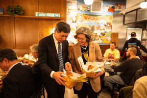 Зображення до посту: У Нью-Йорку спекли паски з борошна розмінованих полів Харківщини