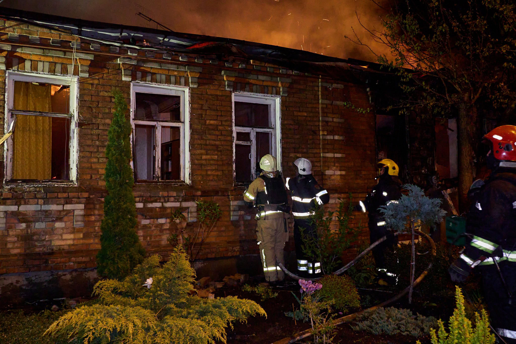 Зображення до:  У Харкові після обстрілу сталися 10 пожеж, 39 людей постраждали: фото