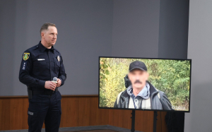 Зображення до посту: «Іноді приходив з вусами, іноді без»: у Харкові затримали підозрюваного у серії злочинів, зокрема — підготовці вбивства Синєгубова