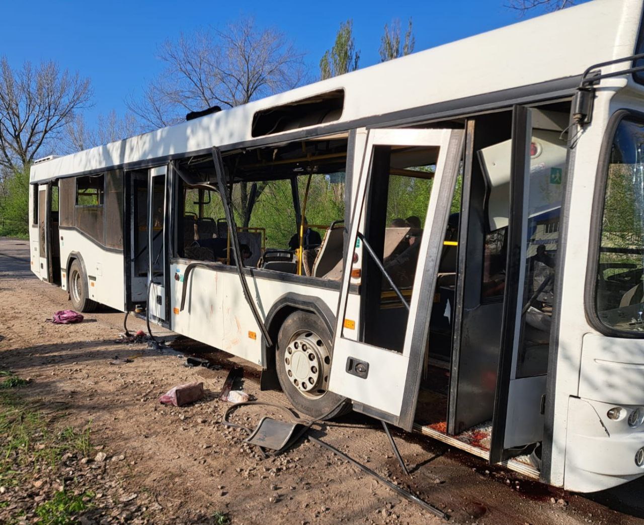 Зображення до:  Російська армія вдарила по автобусу в Марганці: щонайменше дев’ять загиблих