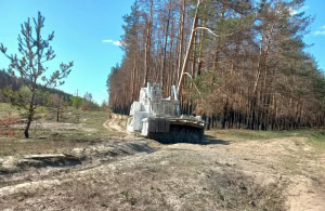 Зображення до посту: У Студенецькому лісництві підірвалася саперна машина ДСНС