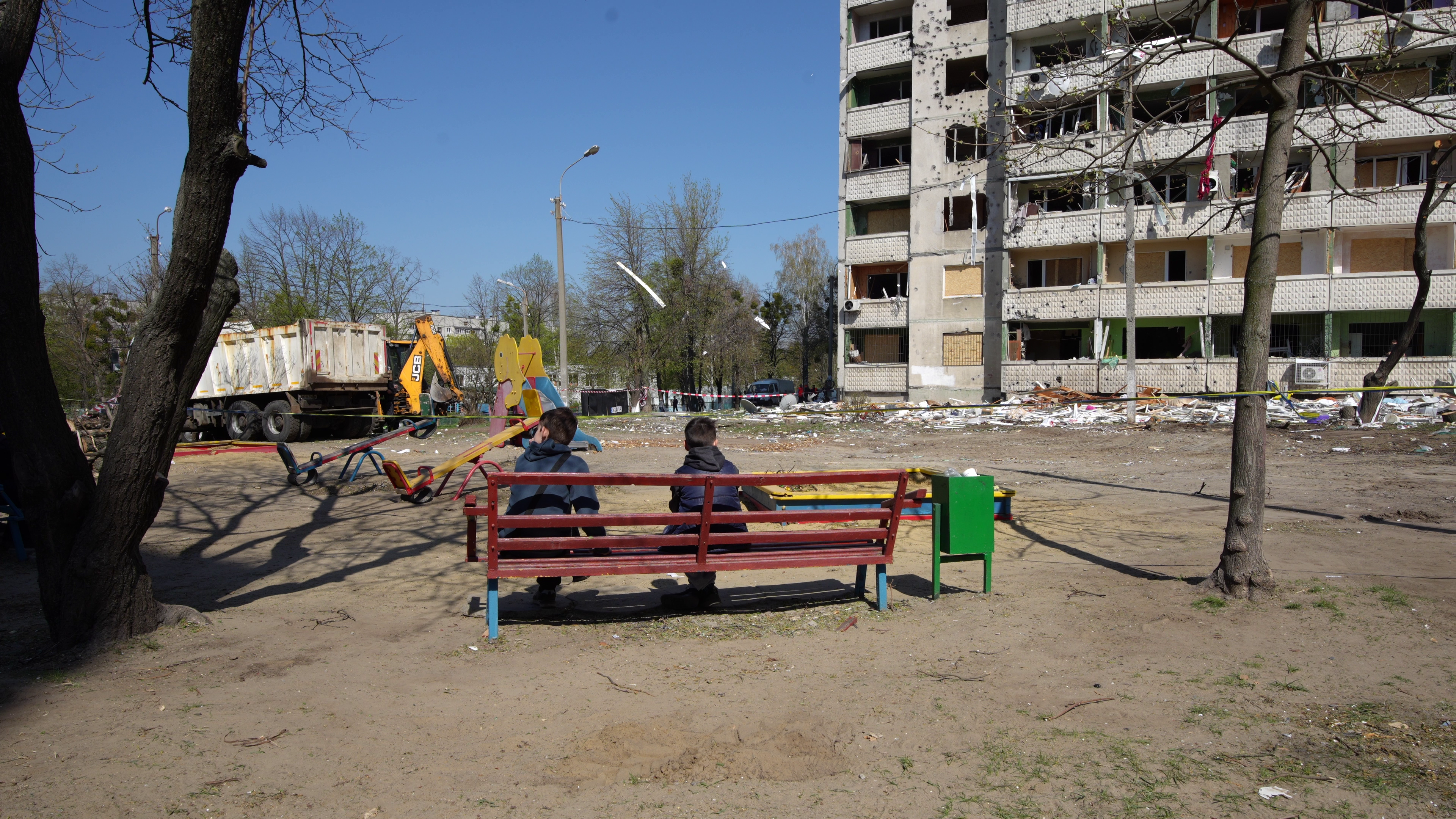 Зображення до:  Постраждалих у Харкові вже більше ста: одній з поранених провели ампутацію