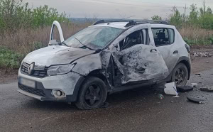 Зображення до посту: Російський FPV-дрон влучив в автомобіль на шляху до Великих Проходів