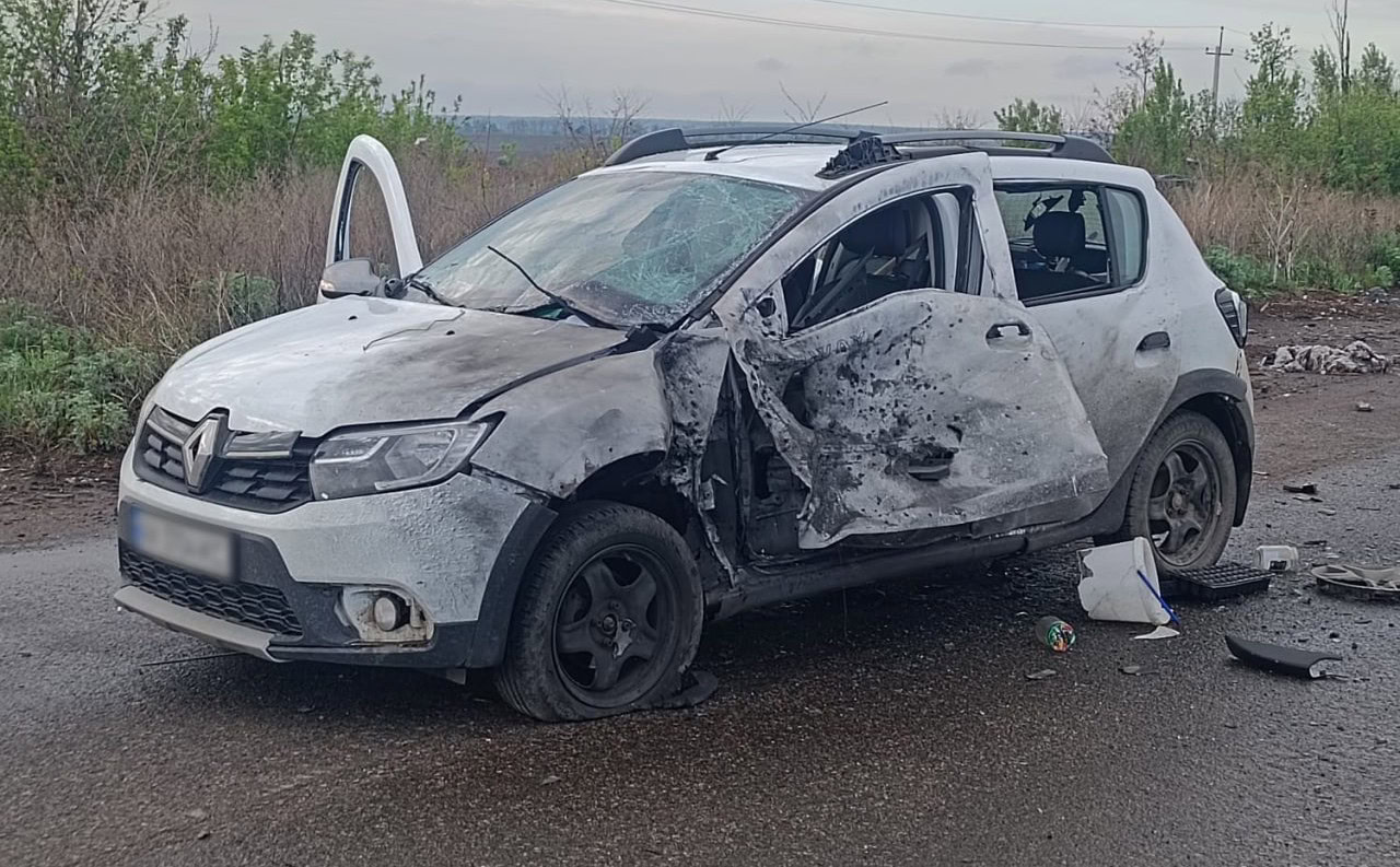 Зображення до: Російський FPV-дрон влучив в автомобіль на шляху до Великих Проходів
