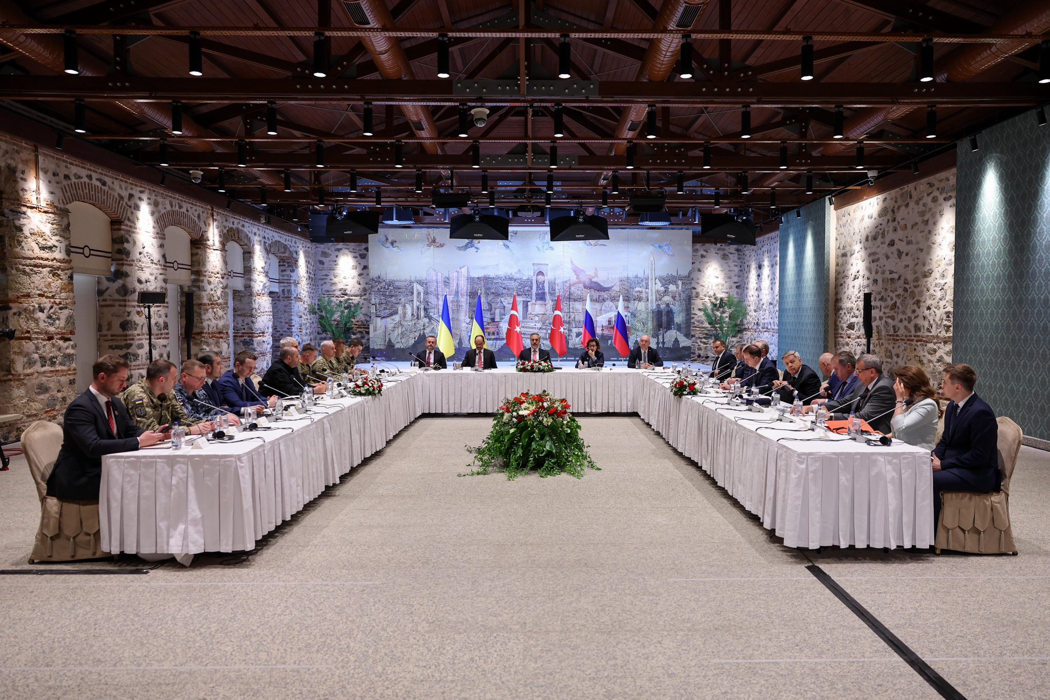 Зображення до:  На перемовинах у Туреччині росія погрожувала захопити Харківщину — ЗМІ