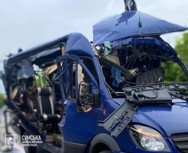 Зображення до:  росія вдарила по рейсовому автобусу на Сумщині: девʼятеро загиблих