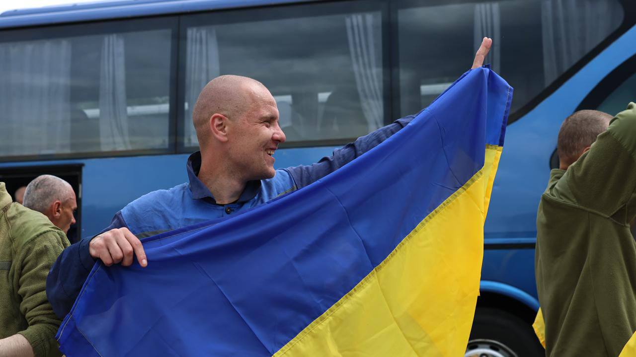 Зображення до:  307 українців звільнені з російського полону 24 травня