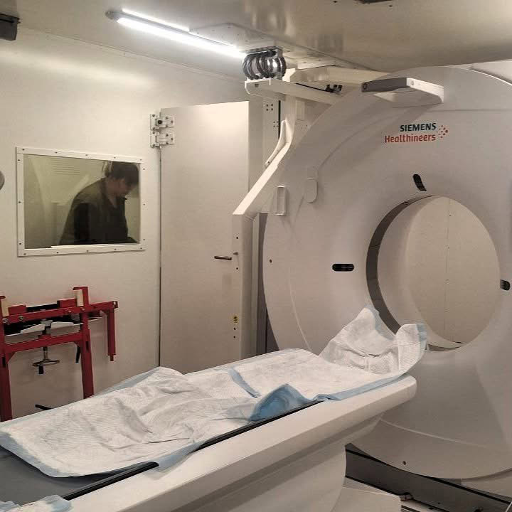 Зображення до:  У харківському військовому шпиталі запустили мобільний томограф