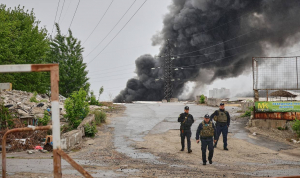Зображення до посту: Пожежа на «Барабашово» після обстрілу: влучило в сектор з іграшками
